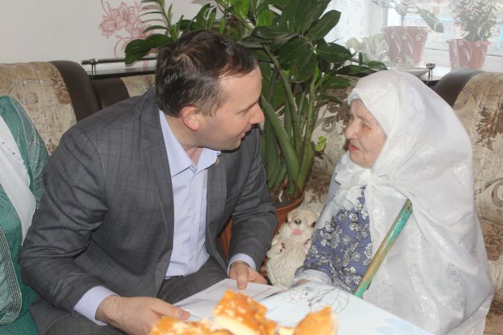 Жительницу села Мочалей Бибинур Феткуллову поздравили с 95 летием