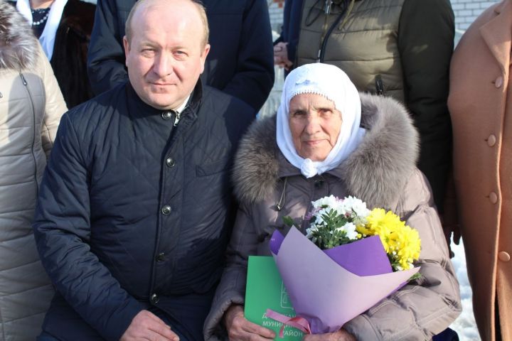 Марат Гафаров поздравил Мать-героиню с 85-летним юбилеем