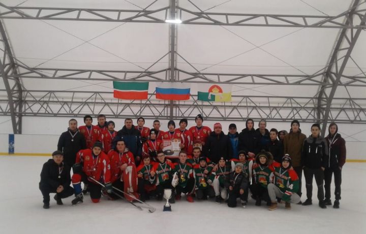 В Дрожжаном прошёл хоккей  памяти Ильмира Хайбуллова - чемпиона Татарстана среди юниоров