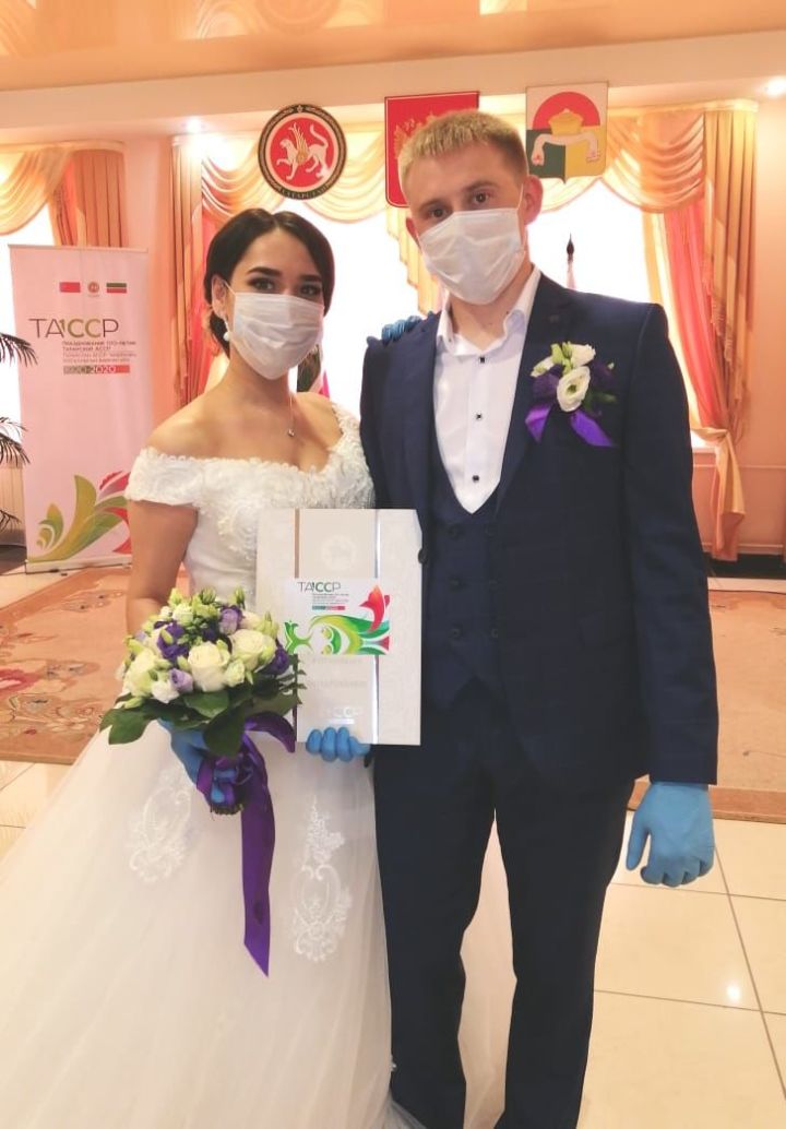 В Дрожжановском отделе ЗАГС регистрация брака прошла в масках и перчатках