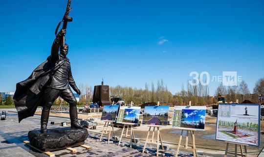 Президент Татарстана открыл памятник Советскому солдату в парке Победы
