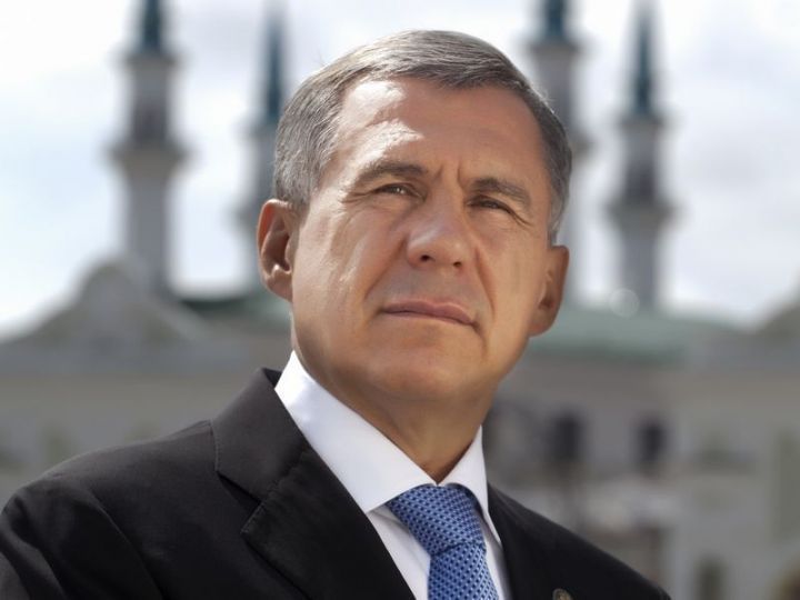 Президент РТ Рустам Минниханов поздравил татарстанцев с Днем России