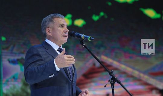 Рустам Минниханов поздравил медиков с профессиональным праздником