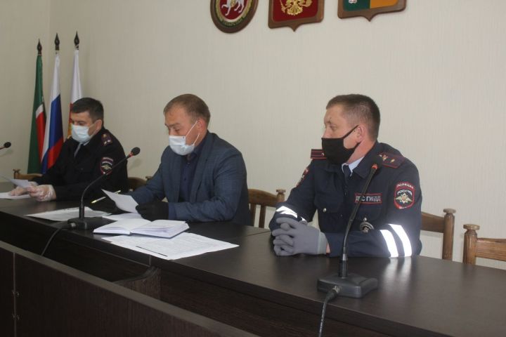 В Дрожжаном состоялось заседание районной комиссии по безопасности дорожного движения