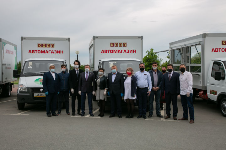 Марат Зяббаров вручил Дрожжановскому району ключи от нового автомагазина