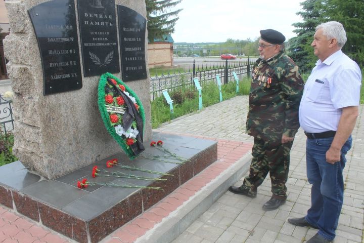 Ветераны-дрожжановцы из Группы советских войск в Германии возложили цветы
