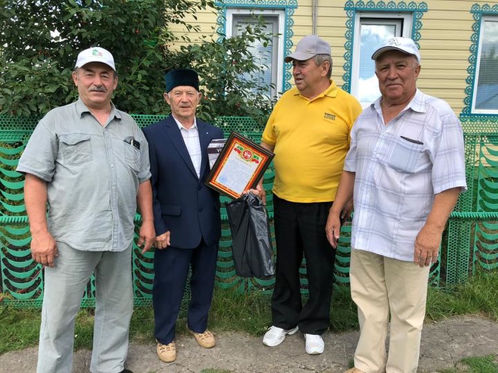Жителя села Старое Дрожжаное Шауката Алимова поздравили с 80-летием