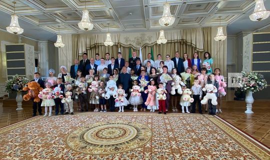 В День семьи, любви и верности Президент РТ вручил награды многодетным семьям  &nbsp;