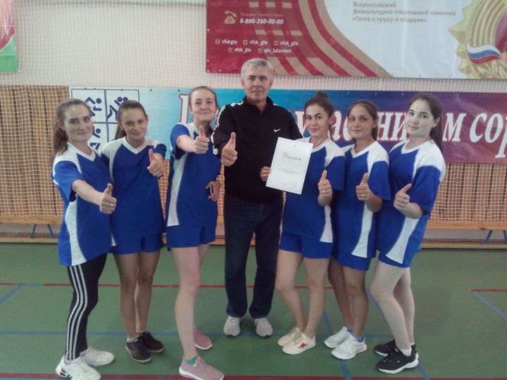 Команда девушек дрожжановского техникума заняла 1 место по баскетболу