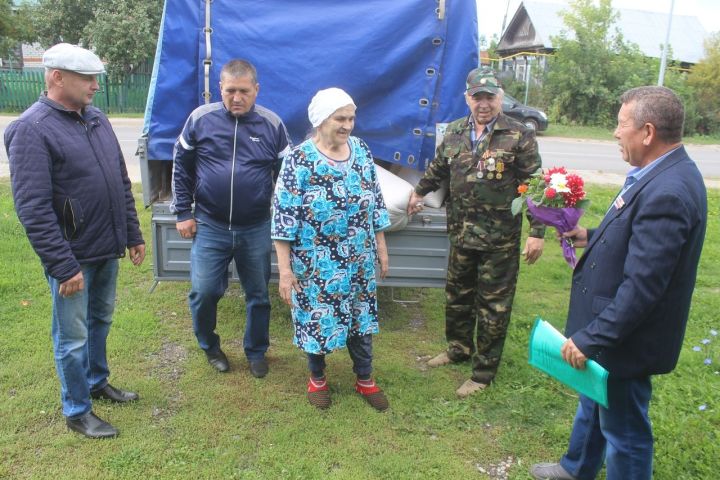 В Дрожжаном оказывают помощь матерям и вдовам погибшим и умершим ветеранам боевых действий