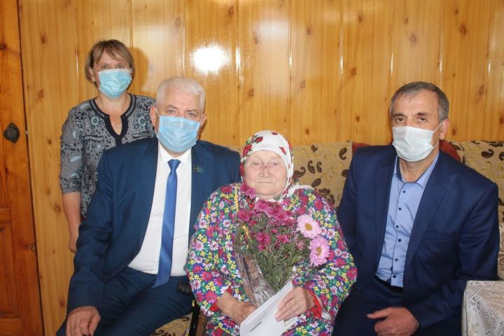 90-летний юбилей отметила жительница  Дрожжановского района Евдокия Наумова