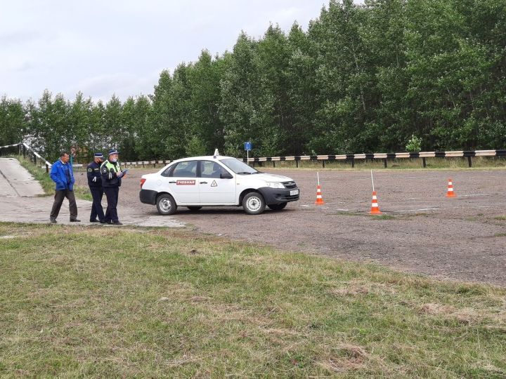 Будущие дрожжановские автомобилисты соревновались в конкурсе "Автосессия"