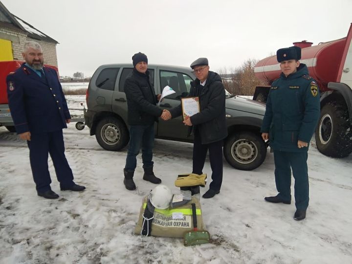 Добровольным пожарным Дрожжановского района вручили технику для пожаротушения