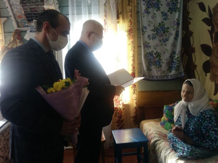 90-летний юбилей отметила жительница Дрожжановского района Рушания Фасхутдинова