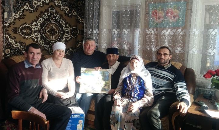 Житель села Старые Какерли Абдулла Сабирзянов с супругой вместе работали на одном комбайне