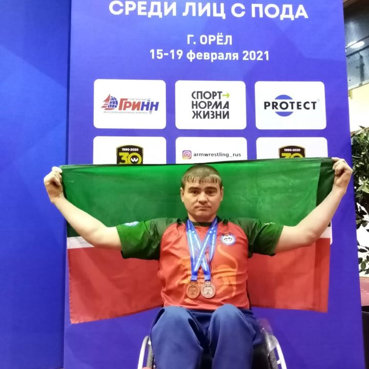 Петр Мускатинов стал серебряным призером Чемпионата России по армрестлингу