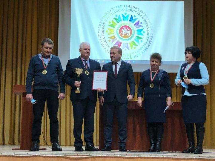 Дрожжановская команда муниципальных служащих заняла 1 место по лыжным гонкам