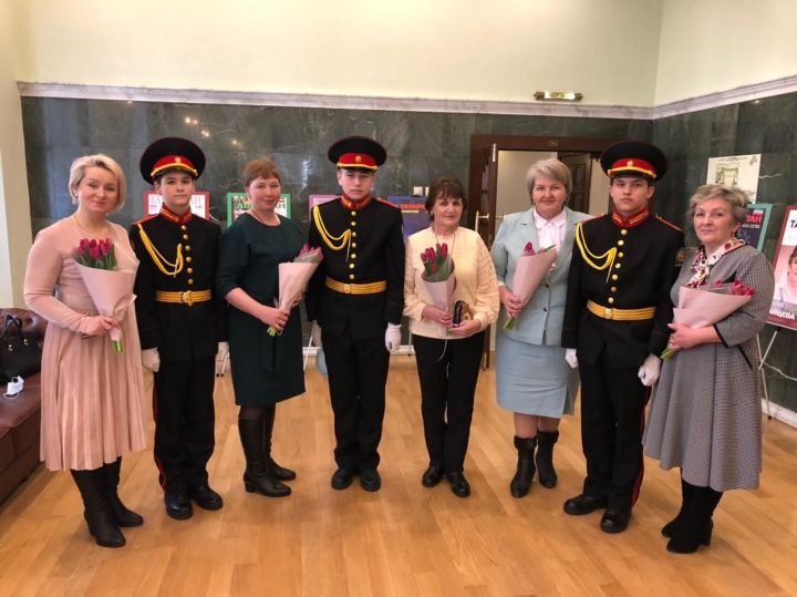 Делегация женщин Дрожжановского района принимает участие на торжестве в Казани