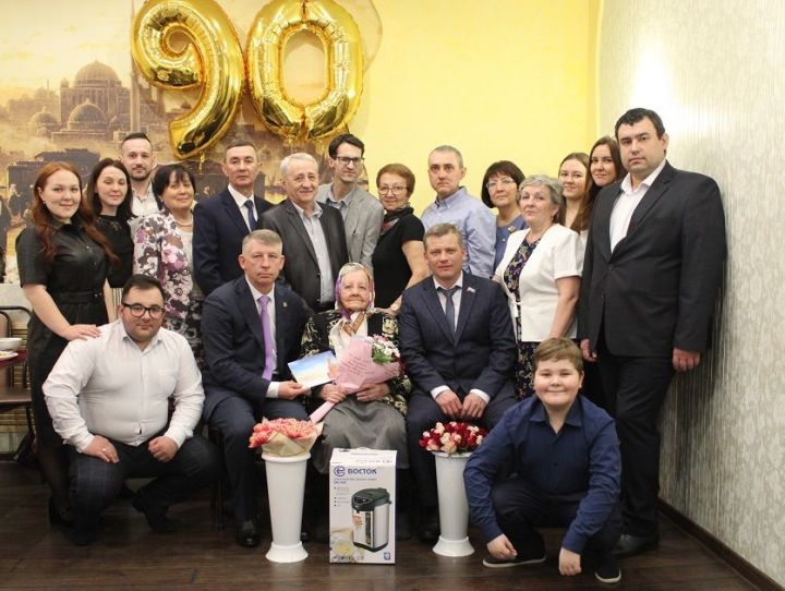 Ветерана педагогического труда Дрожжановского района поздравили с 90-летием