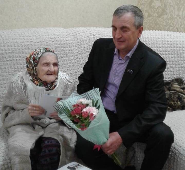 Долгожительницу Дрожжановского района поздравили в Ульяновске