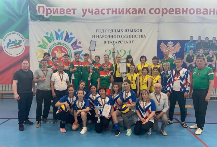 Дрожжановская женская команда муниципальных служащих заняла 2 место по волейболу