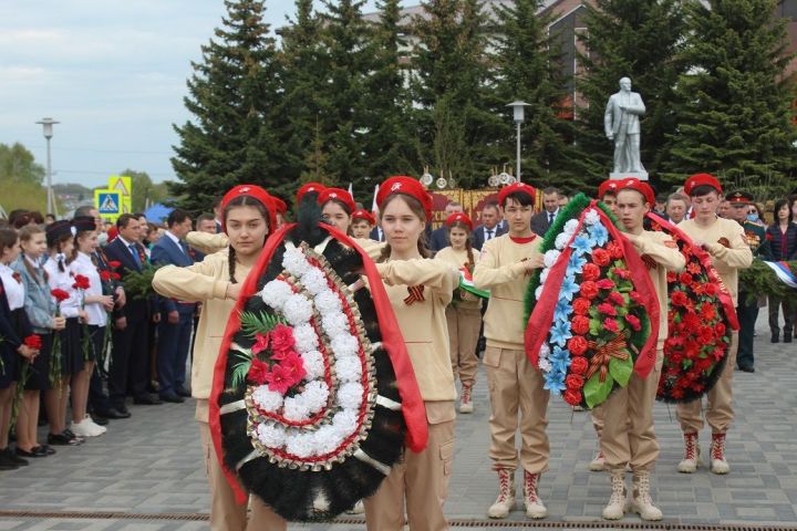 В Дрожжаном прошёл торжественный митинг, посвященный 76-й годовщине Великой Победы
