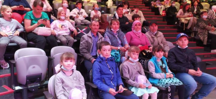Многодетные семьи Дрожжановского района побывали в цирковом шоу