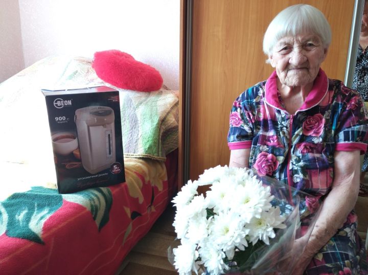 Елизавету Зыкову из Дрожжановского района поздравили с  95-летием