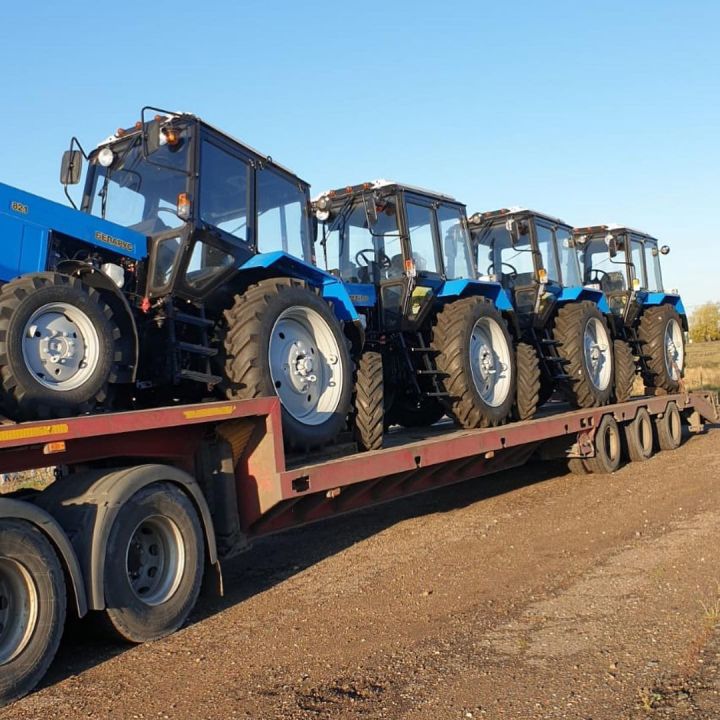 Четыре сельских поселения Дрожжановского района получили трактора за счёт грантовой поддержки
