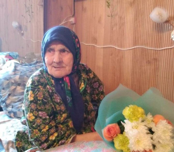 Жительница села Чувашская Бездна Дрожжановского района приняла поздравления в честь 95 -летия