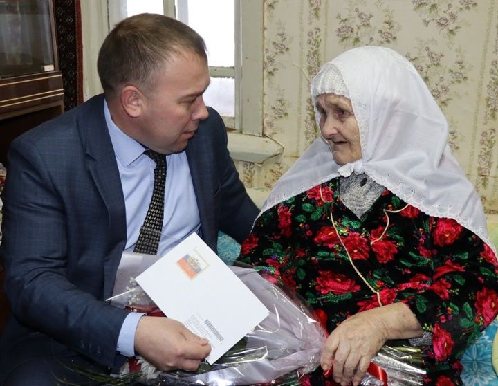 Таскире Ханбиковой из села Старое Шаймурзино  Дрожжановского района исполнилось 90 лет