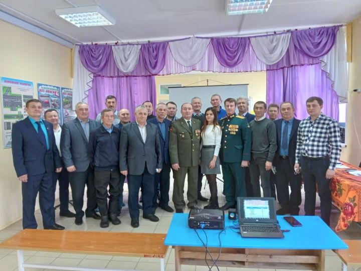 В Новоильмовской СОШ прошла встреча с заместителем военного комиссара Буинского и Дрожжановского районов