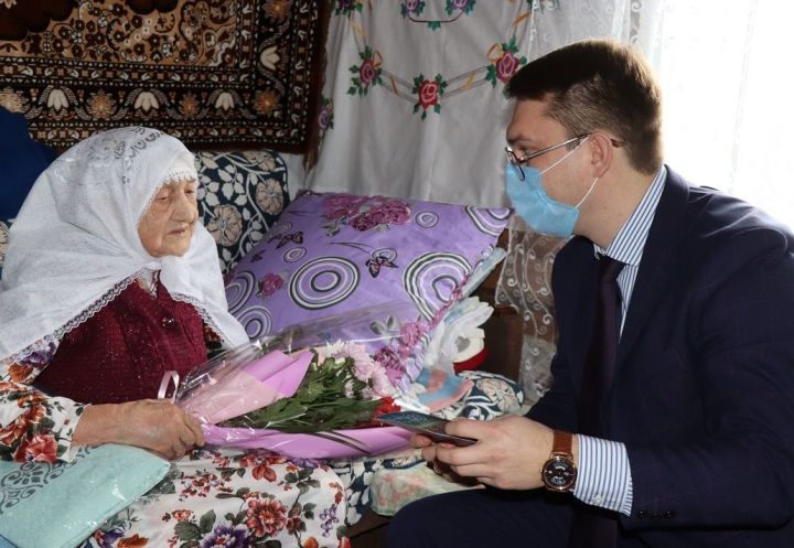 Жительница села Старое Шаймурзино Дрожжановского района отметила юбилейный день рождения