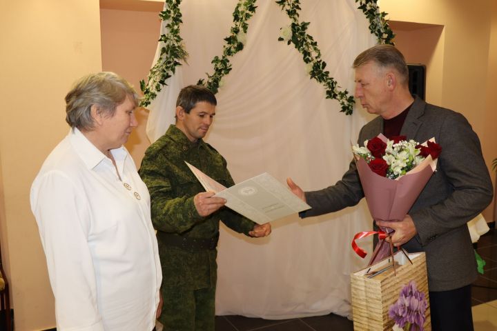 Мобилизованный из Дрожжановского района приехал зарегистрировать брак