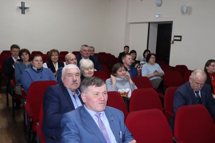 В Дрожжановском районе вручили партийные билеты пяти единороссам