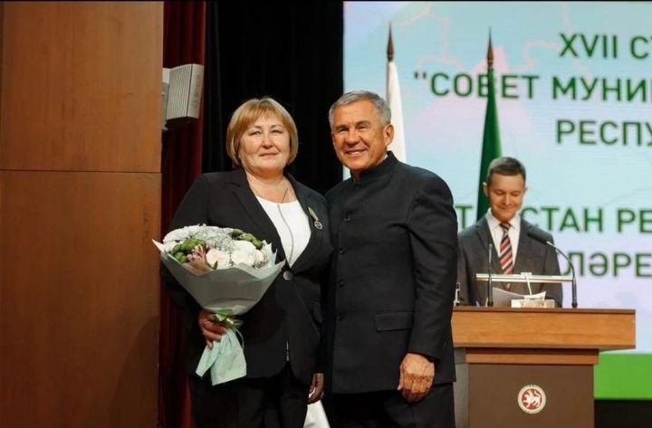 Секретарь Большеаксинского СП награждена медалью «За заслуги в развитии местного самоуправления в РТ»