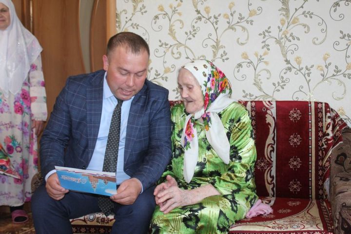 Жительница села Старые Ишли Дрожжановского района Амина  Рахимова отметила 95-летний юбилей