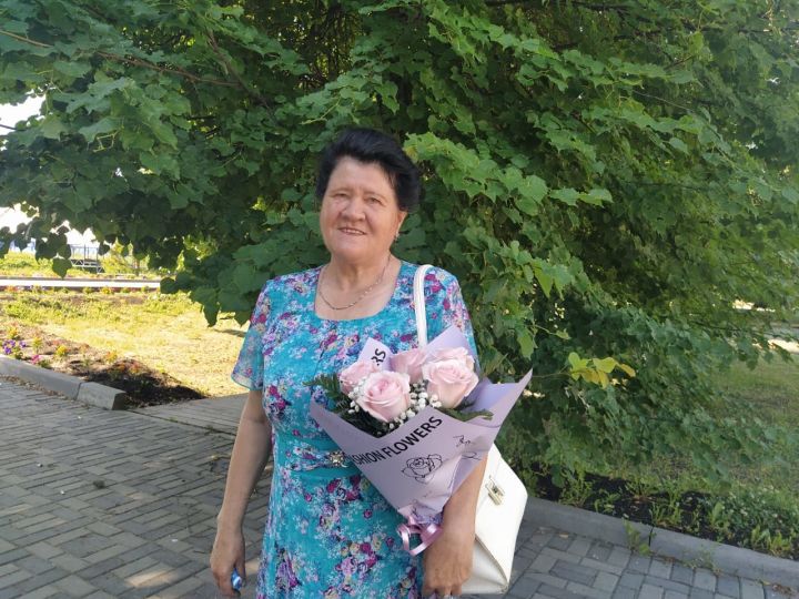 Начальник местного отделения в Дрожжановском районе Союза пенсионеров РФ Дилюза Азизова отмечает день рождения