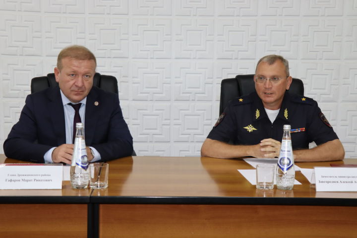 Замглавы МВД по РТ представил в Дрожжановском районе нового руководителя отдела полиции