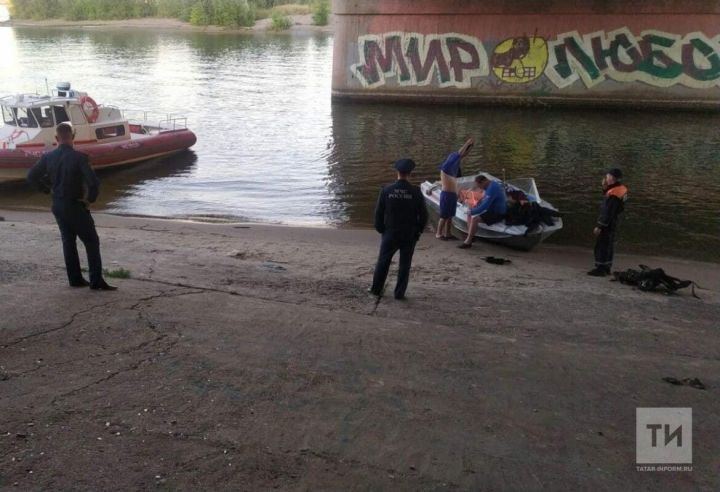 Спрыгнул с Кировской дамбы и не всплыл: в Казанке нашли его тело спасатели