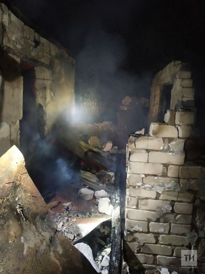 В дачном домике в Татарстане во время пожара погиб мужчина