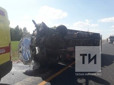 ДТП с легковушкой и грузовиком на М7 в Татарстане: один человек погиб и двое пострадали