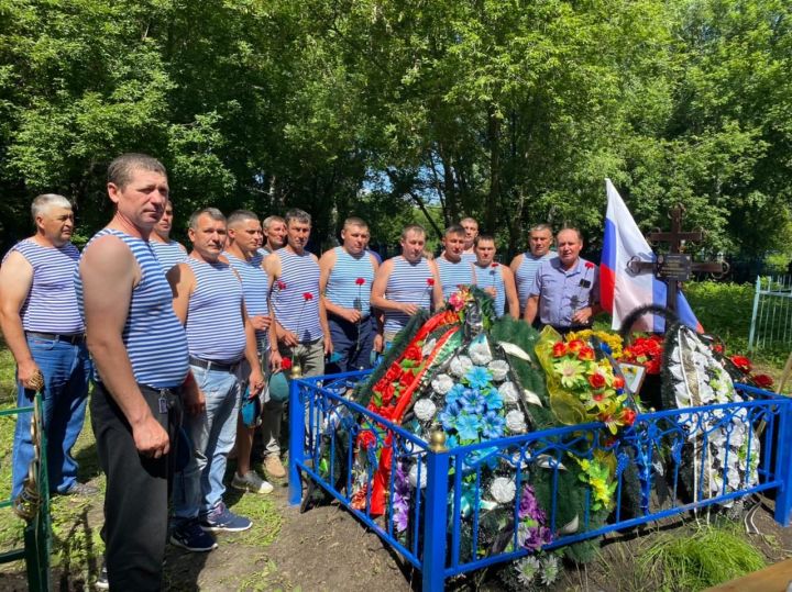В Дрожжановском районе десантники почтили память погибших во время спецоперации на Украине