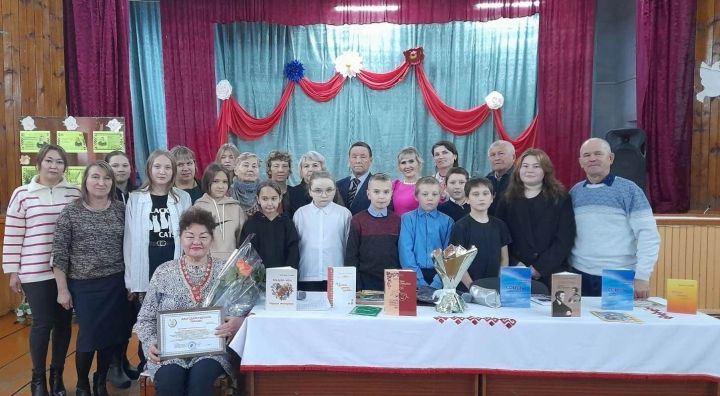 В Алешкин-Саплыкском сельском доме культуры состоялась встреча с чувашской поэтессой Светланой Асамат