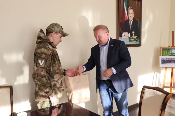 Чүпрәле район башлыгы Марат Гафаров мобилизацияле белән очрашты