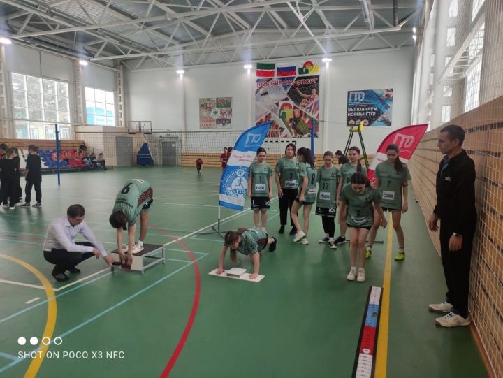 В рамках «Школьной волейбольной лиги» в Дрожжаном организовали мобильную площадку ГТО