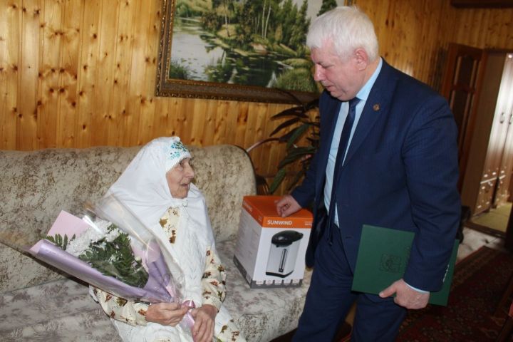 Жительницу села Старое Шаймурзино Дрожжановского района поздравили с 90-летним юбилеем