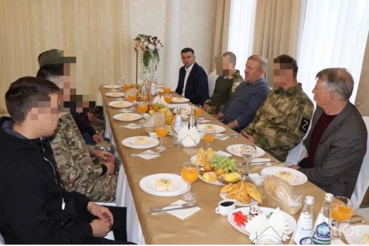 Глава Дрожжановского района встретился с прибывшими в отпуск мобилизованными