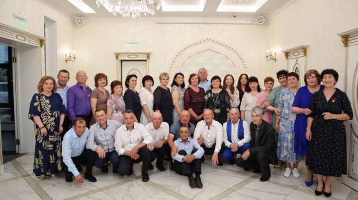 Выпускники Марсовской средней общеобразовательной школы встретились спустя 40 лет