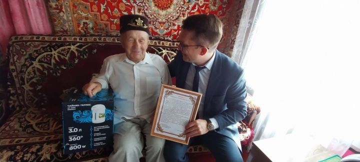 Житель села Чепкас-Ильметьево Дрожжановского района Тагирзян Бахитов празднует 90-летие